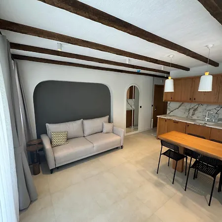 Ultava Koru בית אירוח דטקה